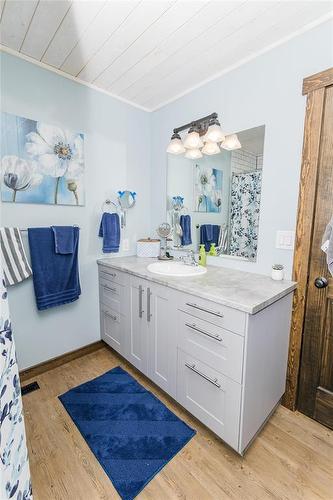 5 Maple Avenue, Carman, MB - Indoor Photo Showing Bathroom