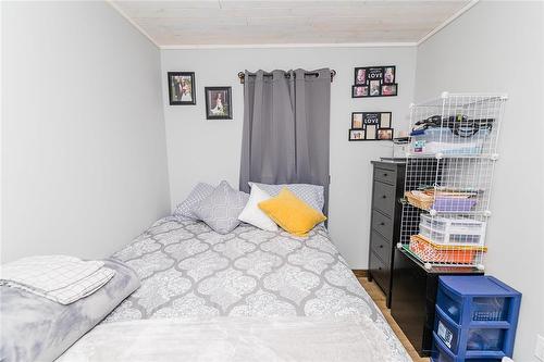 5 Maple Avenue, Carman, MB - Indoor Photo Showing Bedroom