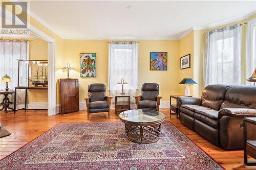 48 Craig Street, Perth, ON - Indoor Photo Showing Living Room