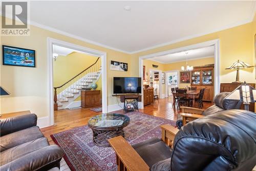 48 Craig Street, Perth, ON - Indoor Photo Showing Living Room