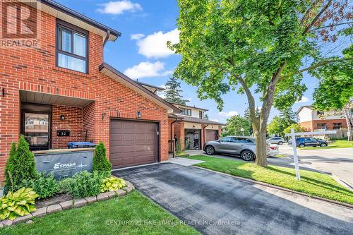 33 Dawson Crescent, Brampton (Brampton North), ON - Outdoor