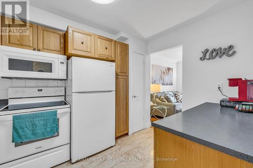 33 Dawson Crescent, Brampton (Brampton North), ON - Indoor Photo Showing Kitchen