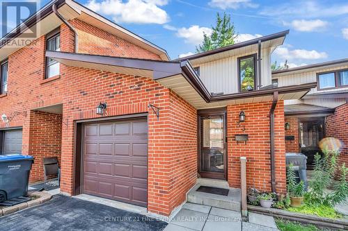 33 Dawson Crescent, Brampton (Brampton North), ON - Outdoor With Exterior