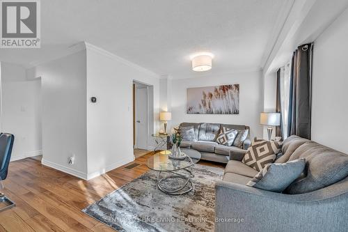 33 Dawson Crescent, Brampton (Brampton North), ON - Indoor Photo Showing Living Room