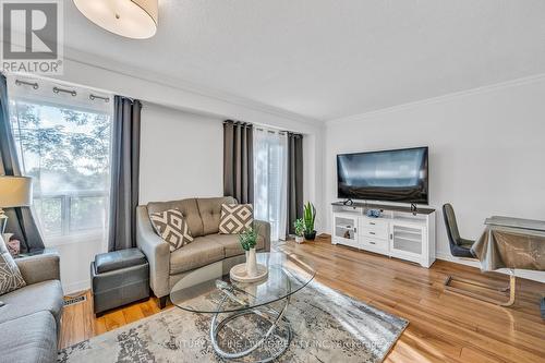 33 Dawson Crescent, Brampton (Brampton North), ON - Indoor Photo Showing Living Room