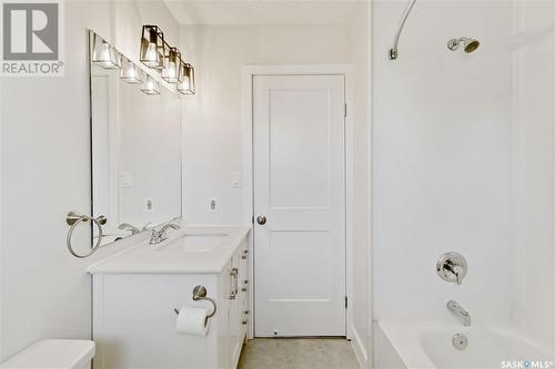 351/353 Russell Road, Saskatoon, SK - Indoor Photo Showing Bathroom