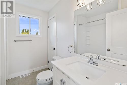 351/353 Russell Road, Saskatoon, SK - Indoor Photo Showing Bathroom