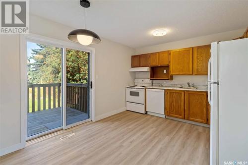 351/353 Russell Road, Saskatoon, SK - Indoor Photo Showing Kitchen