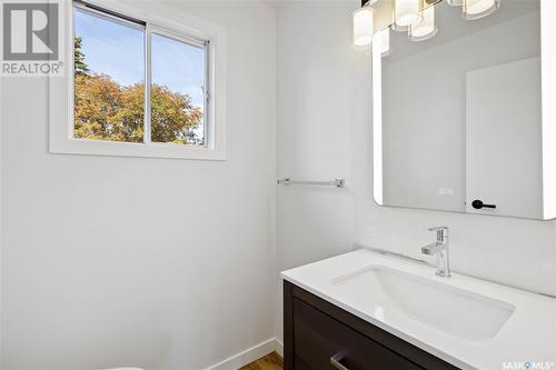 351/353 Russell Road, Saskatoon, SK - Indoor Photo Showing Bathroom