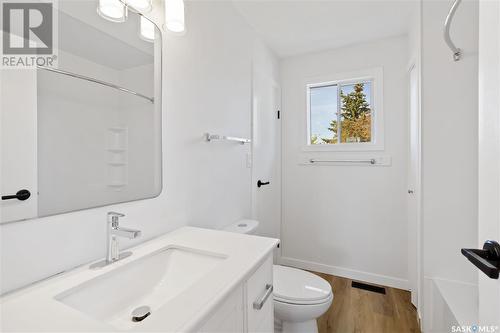 351/353 Russell Road, Saskatoon, SK - Indoor Photo Showing Bathroom