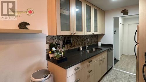 209 809 W 16Th Street, North Vancouver, BC - Indoor Photo Showing Kitchen With Double Sink