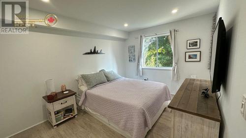 209 809 W 16Th Street, North Vancouver, BC - Indoor Photo Showing Bedroom