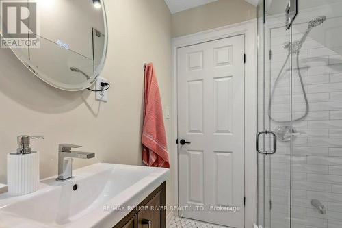 62 Bowie Avenue, Toronto (Briar Hill-Belgravia), ON - Indoor Photo Showing Bathroom