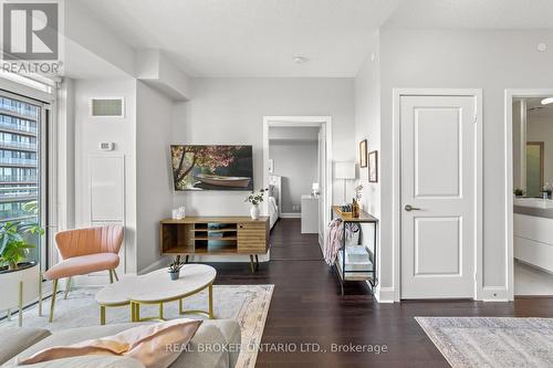 1611 - 33 Shore Breeze Drive, Toronto (Mimico), ON - Indoor Photo Showing Living Room