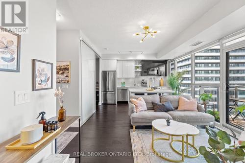 1611 - 33 Shore Breeze Drive, Toronto (Mimico), ON - Indoor Photo Showing Living Room