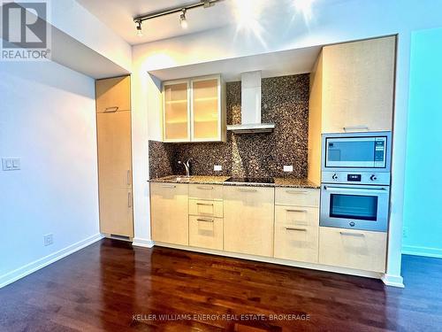 1409 - 12 York Street, Toronto (Waterfront Communities), ON - Indoor Photo Showing Kitchen