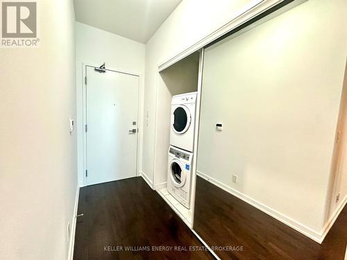 1409 - 12 York Street, Toronto (Waterfront Communities), ON - Indoor Photo Showing Laundry Room