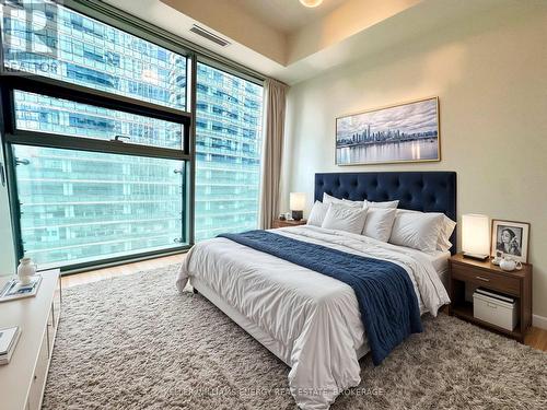 1409 - 12 York Street, Toronto (Waterfront Communities), ON - Indoor Photo Showing Bedroom