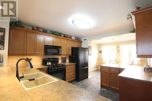 497 Fiddle Park Lane, Shelburne, ON - Indoor Photo Showing Kitchen With Double Sink