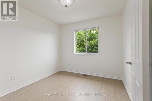 Bedroom 2 - 223 Crimson Crescent, London, ON - Indoor Photo Showing Other Room