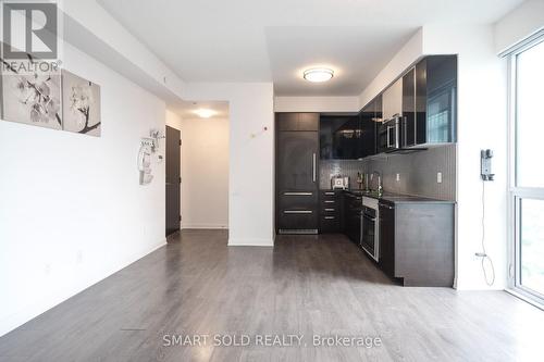 Lph 203 - 5162 Yonge Street, Toronto, ON - Indoor Photo Showing Kitchen