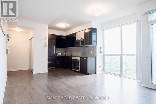 Lph 203 - 5162 Yonge Street, Toronto, ON - Indoor Photo Showing Kitchen