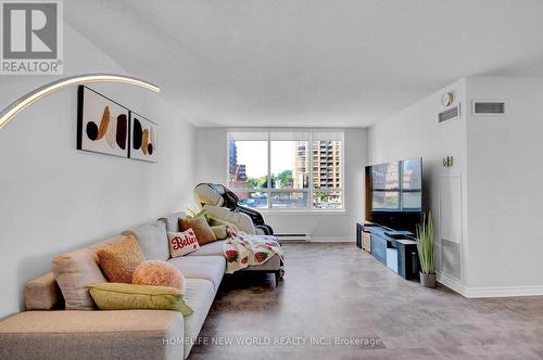 514 - 30 Greenfield Avenue, Toronto, ON - Indoor Photo Showing Living Room