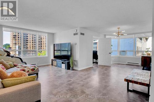 514 - 30 Greenfield Avenue, Toronto (Willowdale East), ON - Indoor Photo Showing Living Room