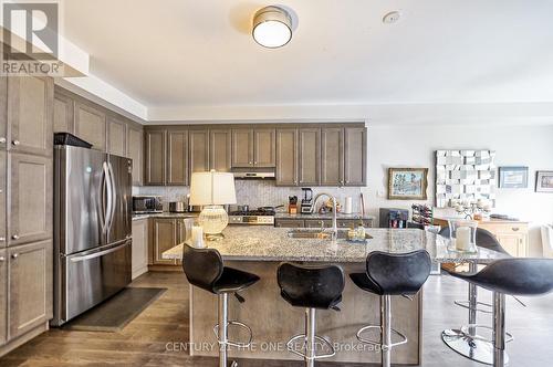 3283 Charles Fay Passage, Oakville, ON - Indoor Photo Showing Kitchen With Upgraded Kitchen