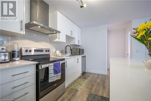 1 Redfern Avenue Unit# 310, Hamilton, ON - Indoor Photo Showing Kitchen With Upgraded Kitchen