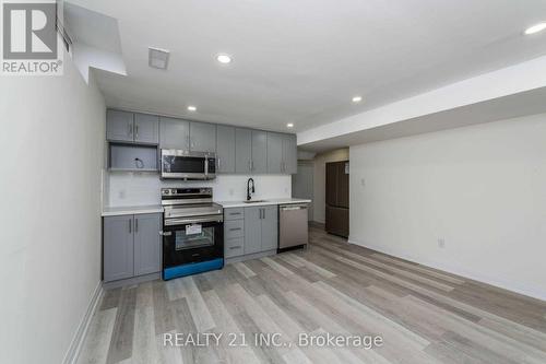 10 Blackwell Ave Avenue N, Toronto (Malvern), ON - Indoor Photo Showing Kitchen