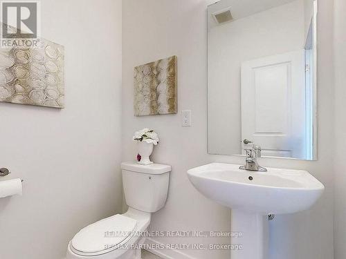 31 Riley Reed Lane, Richmond Hill, ON - Indoor Photo Showing Bathroom