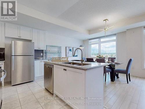 31 Riley Reed Lane, Richmond Hill, ON - Indoor Photo Showing Kitchen With Double Sink