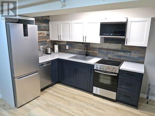 Bsmnt - 70 William Duncan Road, Toronto (Downsview-Roding-Cfb), ON - Indoor Photo Showing Kitchen