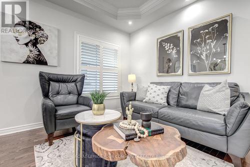 25 Silk Oak Court, Vaughan, ON - Indoor Photo Showing Living Room