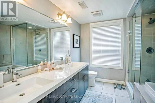 129 Stanley Greene Boulevard, Toronto (Downsview-Roding-Cfb), ON - Indoor Photo Showing Bathroom