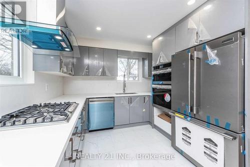 10 Blackwell Avenue N, Toronto (Malvern), ON - Indoor Photo Showing Kitchen