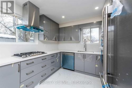 10 Blackwell Avenue N, Toronto (Malvern), ON - Indoor Photo Showing Kitchen