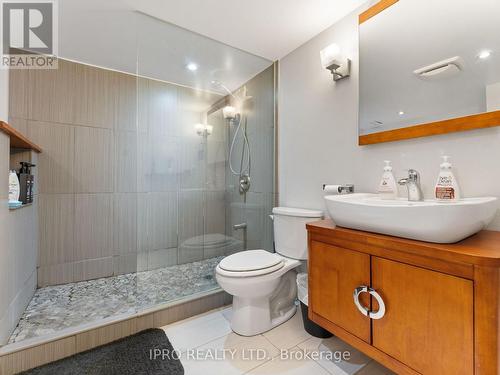 1178 Gerrard Street E, Toronto (South Riverdale), ON - Indoor Photo Showing Bathroom