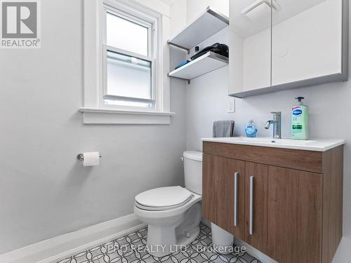 1178 Gerrard Street E, Toronto (South Riverdale), ON - Indoor Photo Showing Bathroom