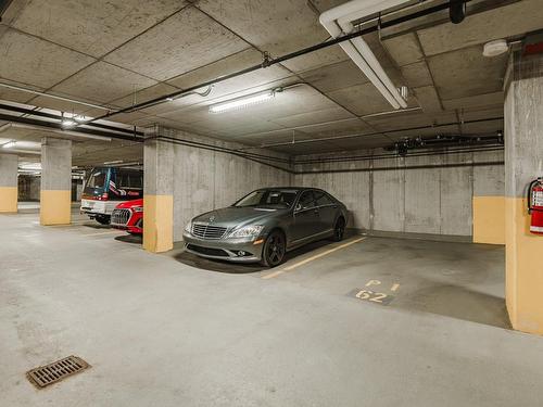 Garage - 827-1730 Rue St-Patrick, Montréal (Le Sud-Ouest), QC - Indoor Photo Showing Garage