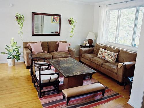 Living room - 7878 Rue Ostell-Crescent, Montréal (Côte-Des-Neiges/Notre-Dame-De-Grâce), QC - Indoor Photo Showing Living Room