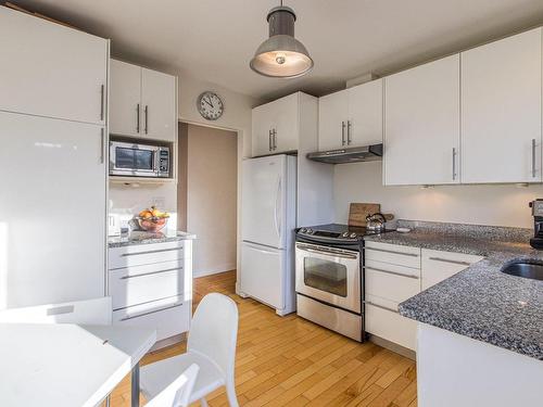 Kitchen - 7878 Rue Ostell-Crescent, Montréal (Côte-Des-Neiges/Notre-Dame-De-Grâce), QC - Indoor Photo Showing Kitchen