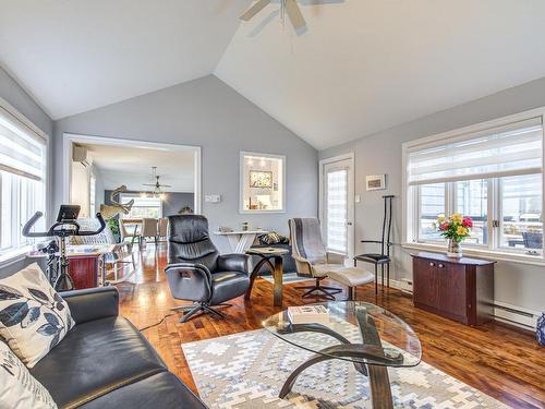 Salon - 18 Rue Des Roses, Saint-Jean-Sur-Richelieu, QC - Indoor Photo Showing Living Room