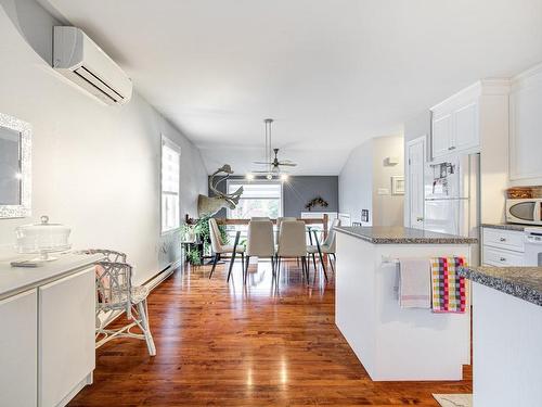 Overall view - 18 Rue Des Roses, Saint-Jean-Sur-Richelieu, QC - Indoor Photo Showing Kitchen