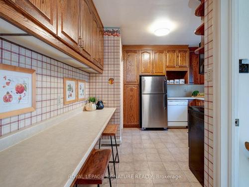 322 Cochrane St, Whitby, ON - Indoor Photo Showing Kitchen