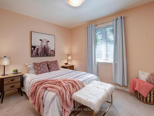 322 Cochrane St, Whitby, ON - Indoor Photo Showing Bedroom