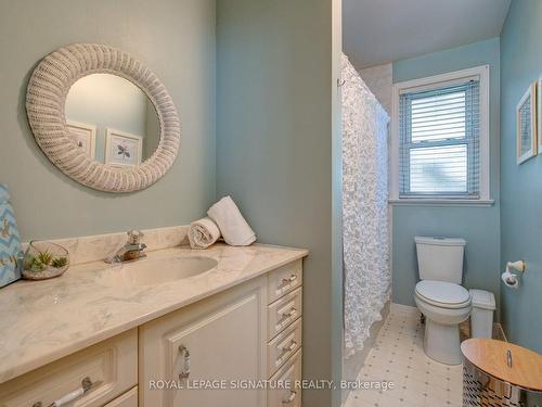 322 Cochrane St, Whitby, ON - Indoor Photo Showing Bathroom