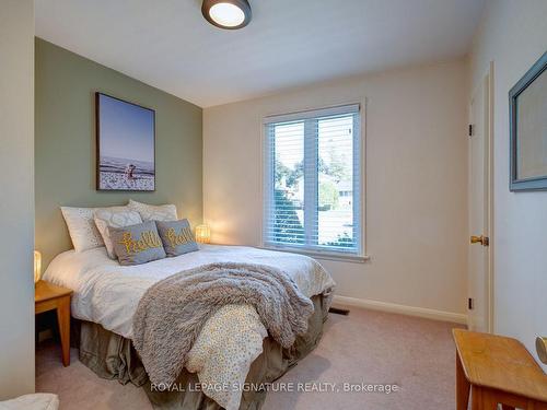 322 Cochrane St, Whitby, ON - Indoor Photo Showing Bedroom