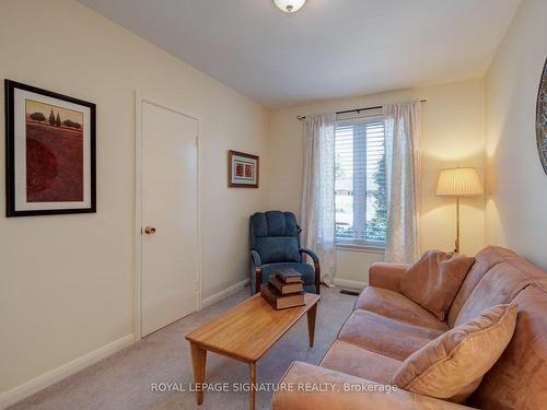 322 Cochrane St, Whitby, ON - Indoor Photo Showing Living Room